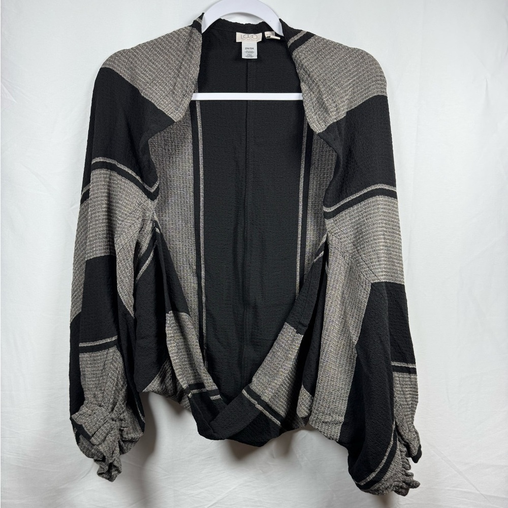 LOGO by Lori Goldstein Woven Textured Shrug W/Ruffled Cuff Black & Gray 2X/3X